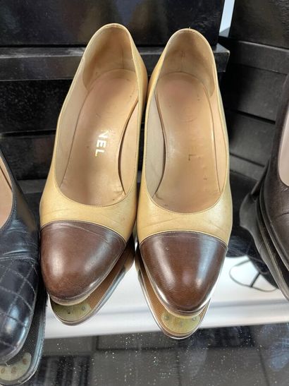 CHANEL- Lot comprenant :

Paire d'escarpins...