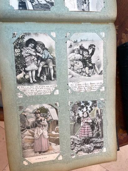 2 albums de cartes postales