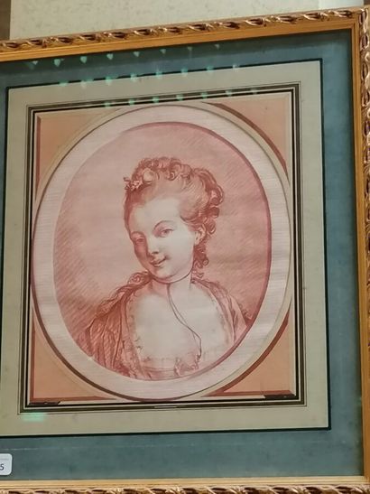 Gravure en médaillon 