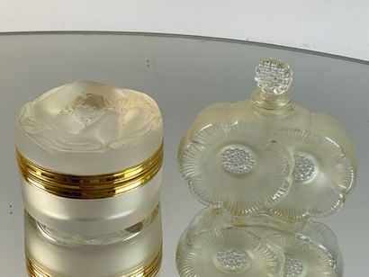 LALIQUE FRANCE- Boîte à charnière stylisant...