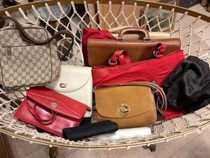 Lot comprenant un sac à main LANCEL en cuir...