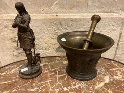 Lot comprenant Jeanne d'Arc en régule et...