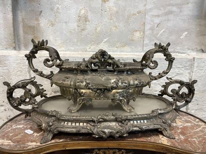 Surtout de table en régule argenté, XIXème...