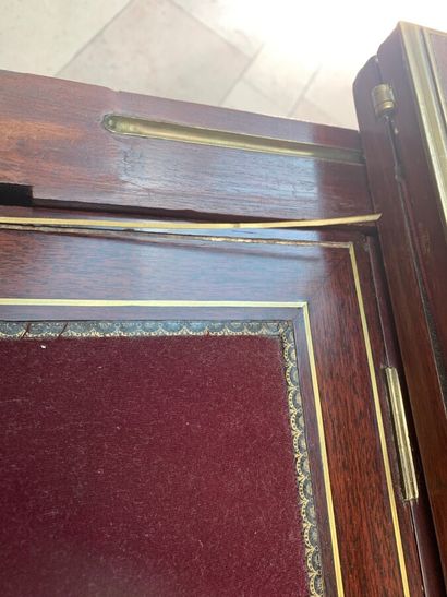 Table de jeux à transformation formant écritoire...