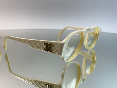 CHANEL- 2 paires de lunettes de vue en résine...