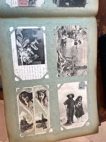 2 albums de cartes postales