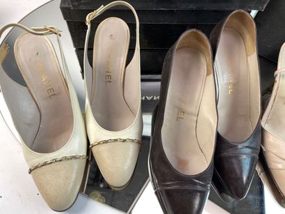 CHANEL- Lot comprenant :

Paire d'escarpins...