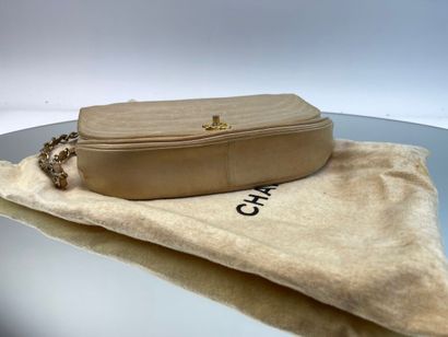 CHANEL- Sac en cuir beige, usures, salissures,...