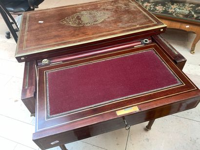 Table de jeux à transformation formant écritoire...