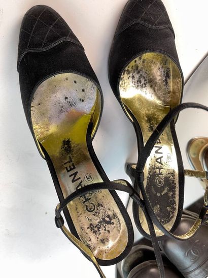 CHANEL- Lot comprenant :

Paire d'escarpins...