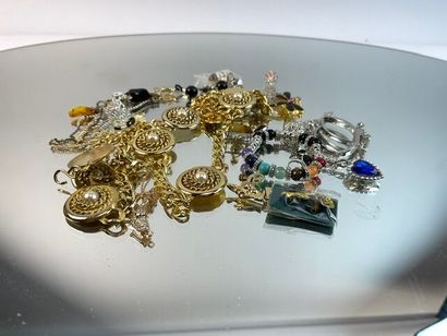 Lot de bijoux fantaisie