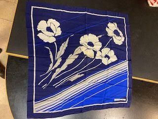Christian DIOR- Lot comprenant un foulard...
