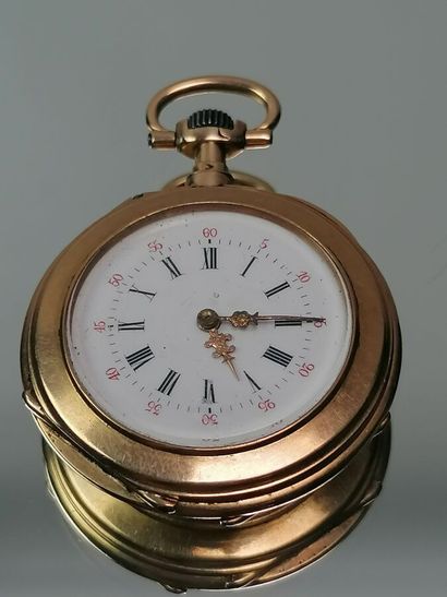 Montre de col en or jaune, monogrammée AV...