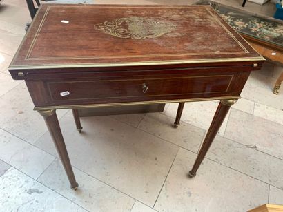 Table de jeux à transformation formant écritoire...
