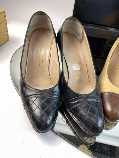 CHANEL- Lot comprenant :

Paire d'escarpins...