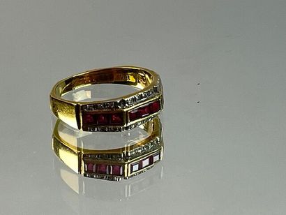 Bague à pans coupés en or jaune sertie de...