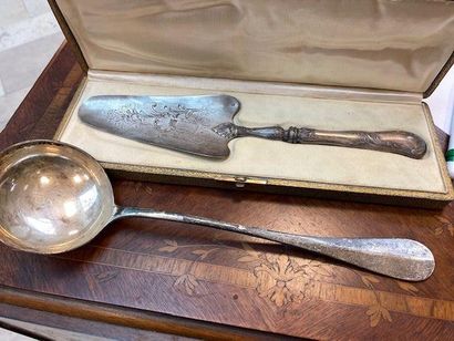 Ménagère de 12 couverts en argent, cartouche...