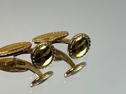 Paire de boutons de manchettes en or jaune....