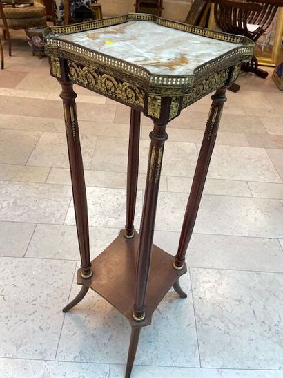 Sellette en bois et bronze doré, XIXème siècle....