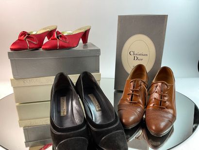 Christian DIOR- Lot comprenant :

Paire de...