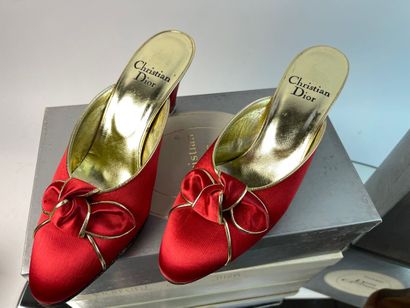 Christian DIOR- Lot comprenant :

Paire de...