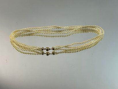 Collier de perles à 3 rangs, fermoir en or...