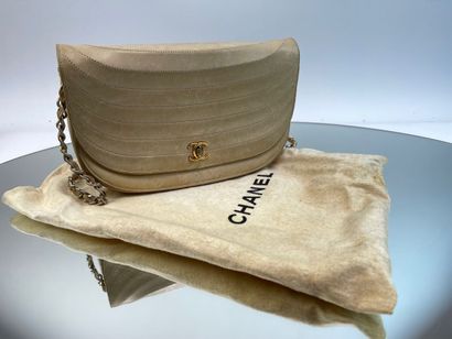CHANEL- Sac en cuir beige, usures, salissures,...