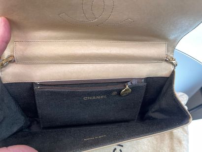 CHANEL- Sac en cuir beige, usures, salissures,...