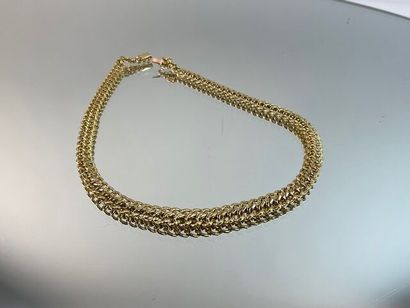 Collier en chute en or jaune à mailles forçat....