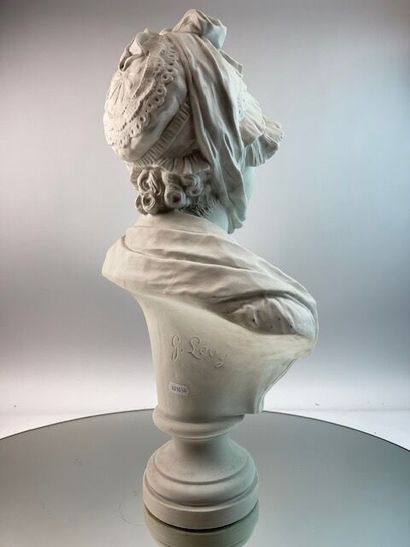 G. LEVY 

Buste de jeune fille au bonnet...