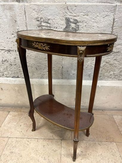 Table rognon en bois de placage et dessus...