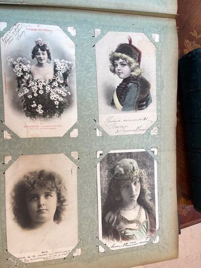 2 albums de cartes postales