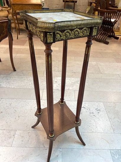 Sellette en bois et bronze doré, XIXème siècle....
