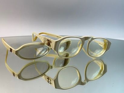 CHANEL- 2 paires de lunettes de vue en résine...