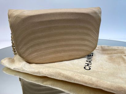 CHANEL- Sac en cuir beige, usures, salissures,...