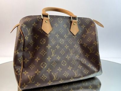 Louis VUITTON- Sac à main, taille 30, avec...