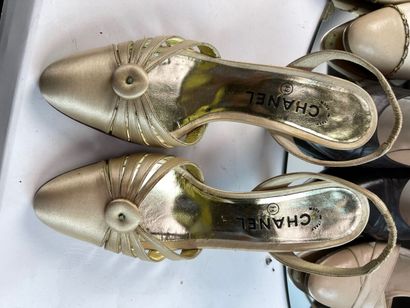 CHANEL- Lot comprenant :

Paire d'escarpins...
