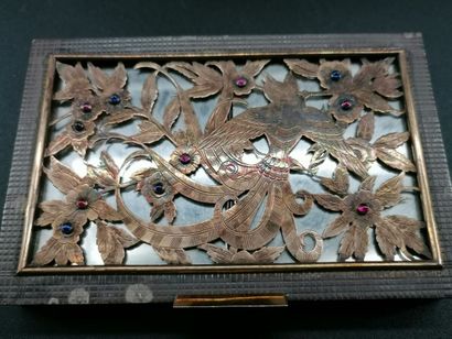 BOUCHERON Paris- Poudrier en argent et vermeil...