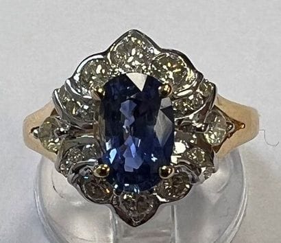 Marguerite ring in 750°/.(18K) yellow gold...