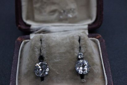 Pair of gold and silver sleepers decorated...