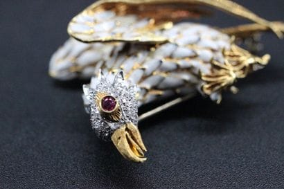 Yellow and white gold brooch stylizing an...