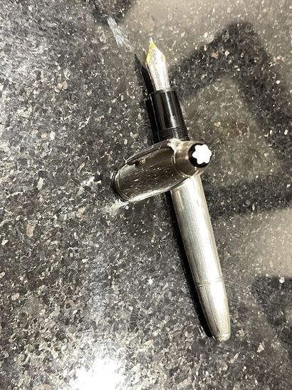 MONTBLANC- Stylo plume en argent, grand modèle,...