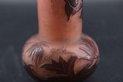 GALLÉ- Vase en verre multicouche dégagé à...