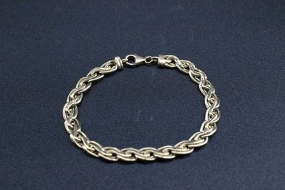 Bracelet en or jaune à maille zig zag. 7,04...