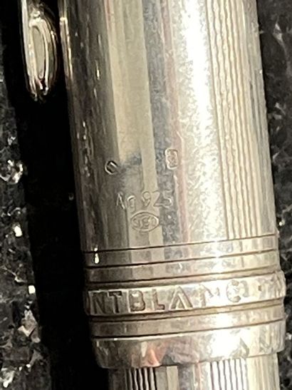 MONTBLANC- Stylo plume en argent, grand modèle,...
