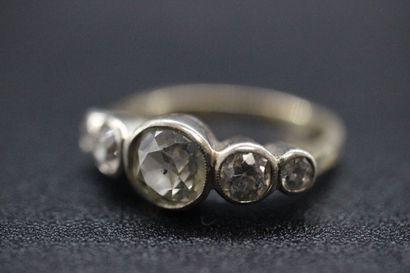 Yellow and white gold ring set with 5 old...