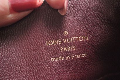 LOUIS VUITTON- Sac à main LOCKIT en toile...
