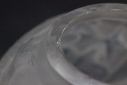 Dans le goût de Lalique- Vase boule à décor...