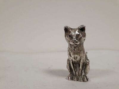 Chat assis en argent massif Poids: 110g Poinçon...