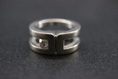 Modernist ring in white gold with an old...